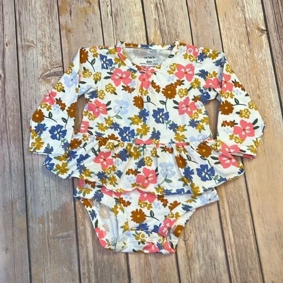 Baby girls Carter’s floral outfit with jeans - Picture 3 of 9